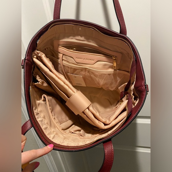 Poppy & Peonies Go Getter Tote Bag in Berry + Matching Tech Case - Both Like New - Picture 3 of 16